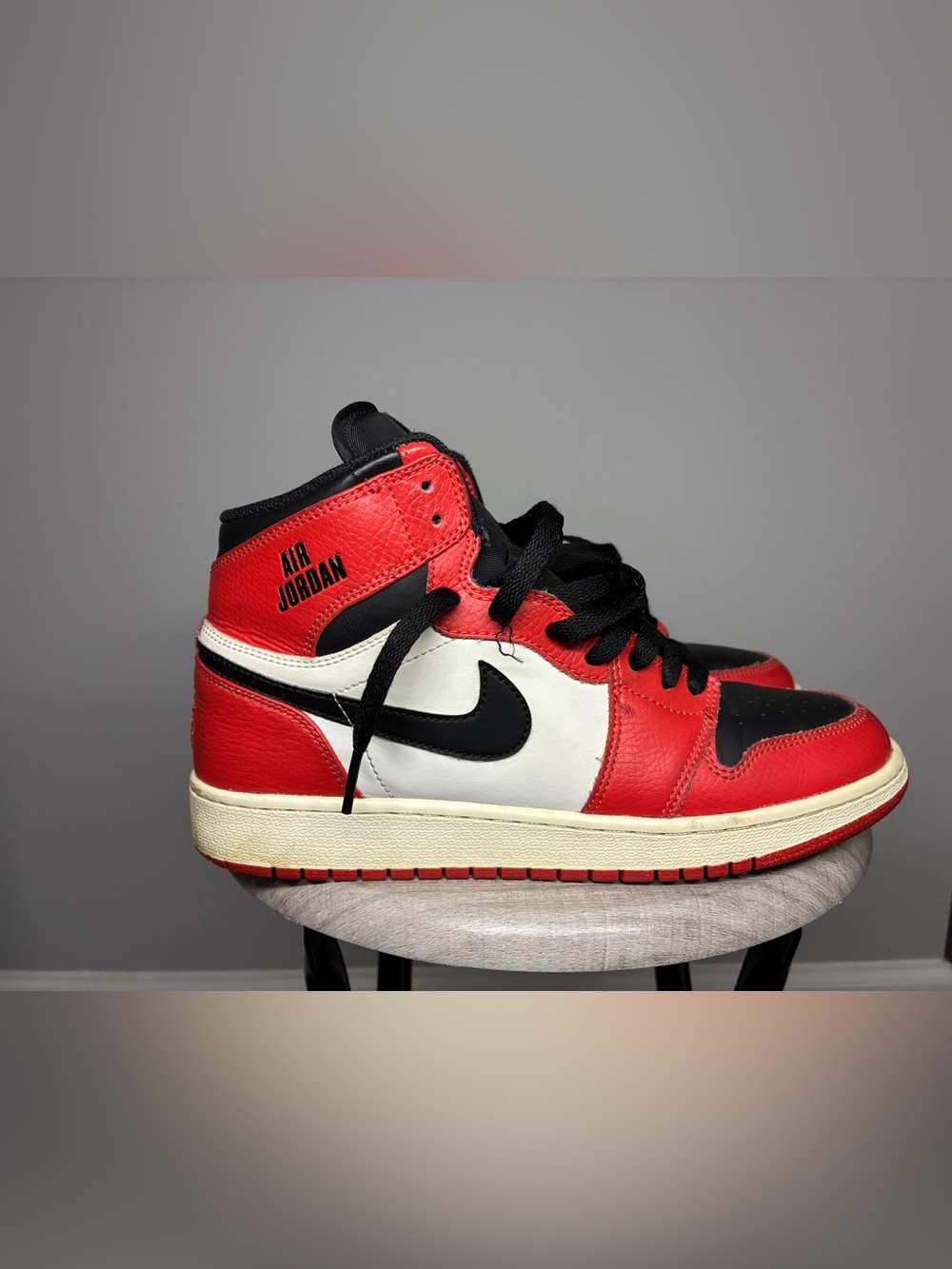 🏀 Nike Air Jordan 1 Retro Sneakers - 6.5Y